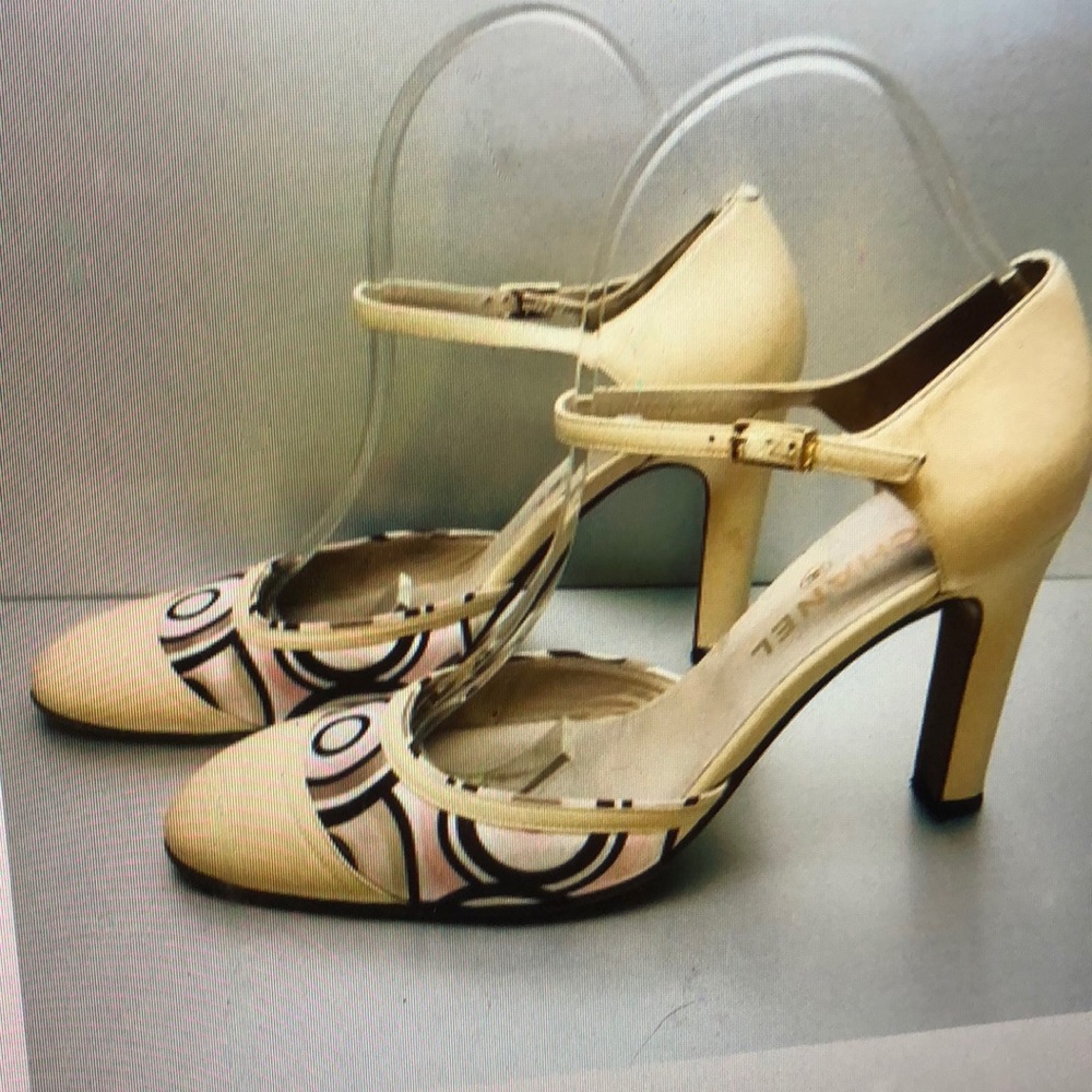 CHANEL ankle strap beige heels pumps sz 40